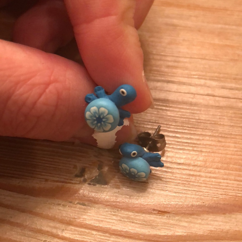 Blue turtle earrings